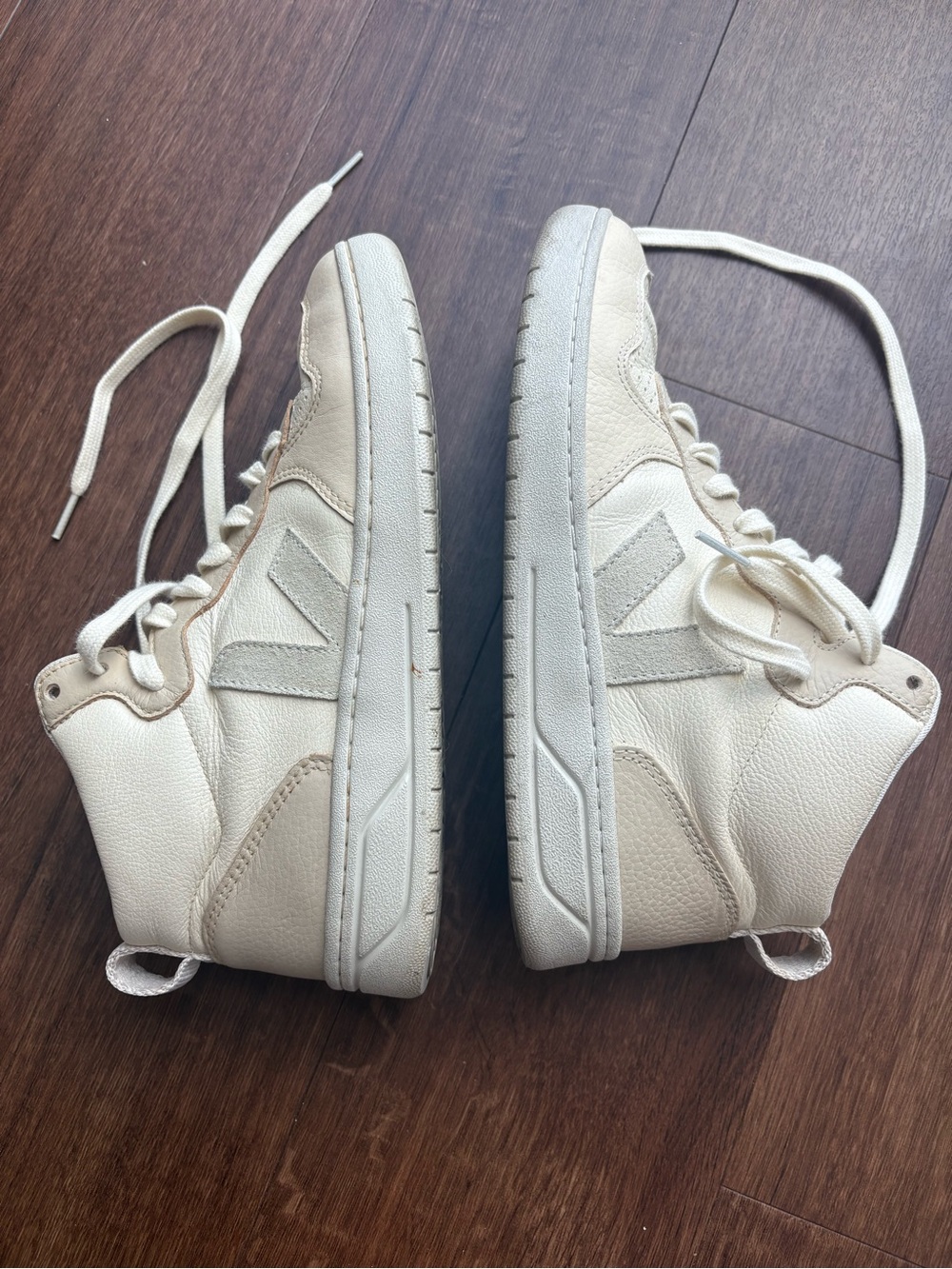 Veja v-15 Cream High-Top Sneakers
